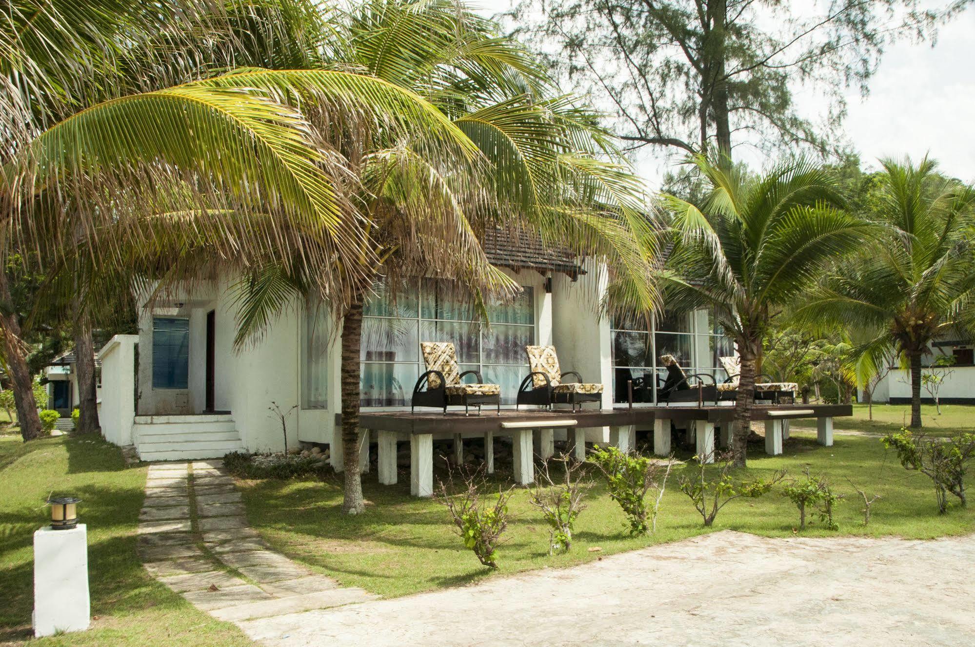 Sari Pacifica Resort & Spa, Sibu Island, Johor Pulau Sibu Exterior photo